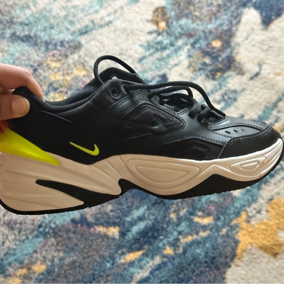 Nike shoes - Picture 2 of 5